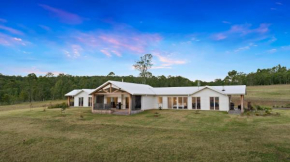 Molly Morgan Vineyard Lovedale Breakaway Villas . Sleeps Up to 6